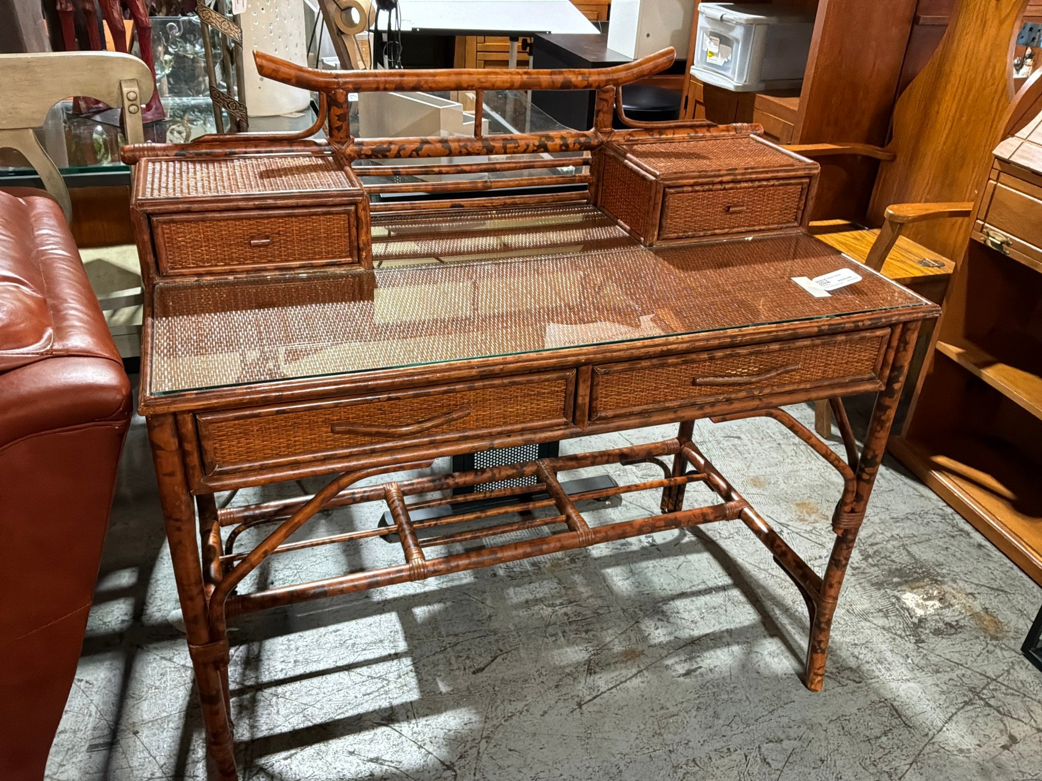 Ratan Desk
